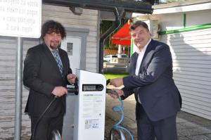 Otvoritev štirih novih polnilnih postaj za električna vozila v Grosupljem 18